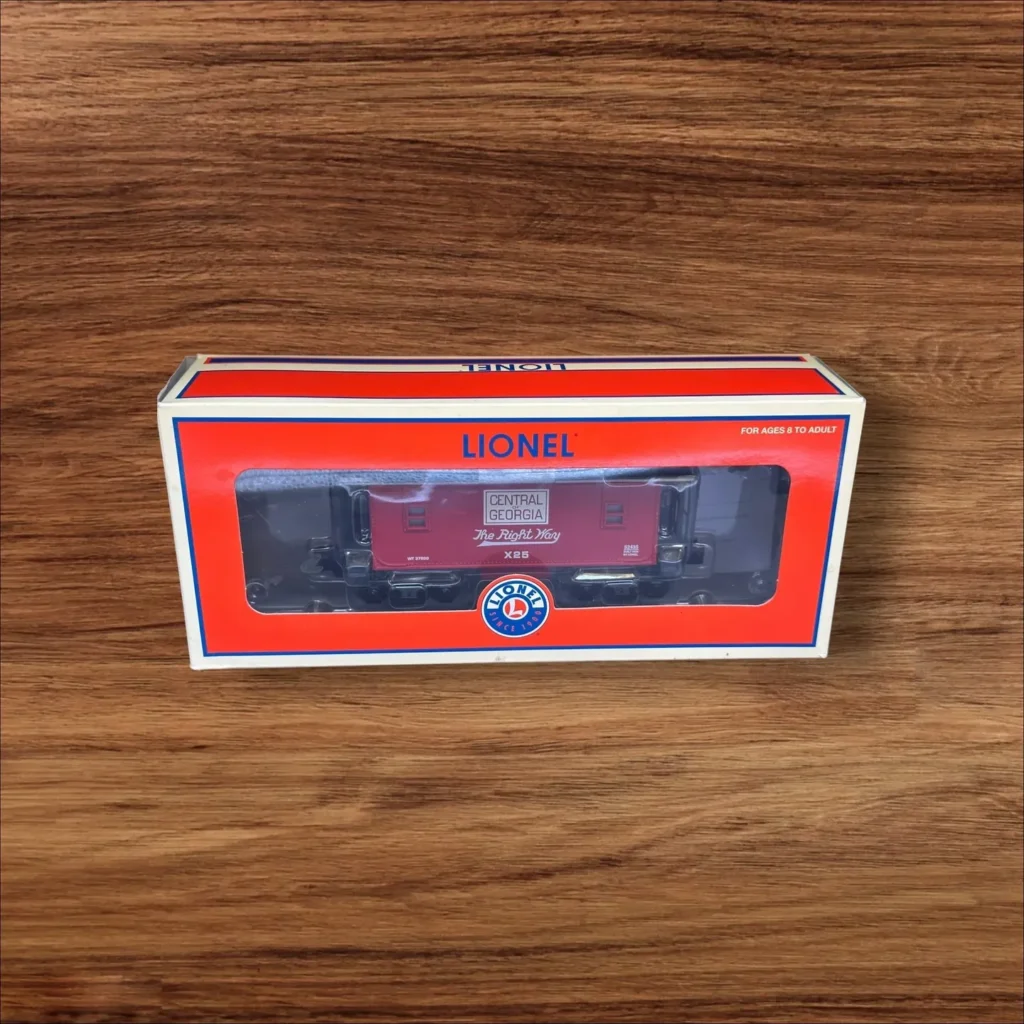 Georgia Power Caboose LIONEL (Copyright 2004) 6-52435 (Front View)